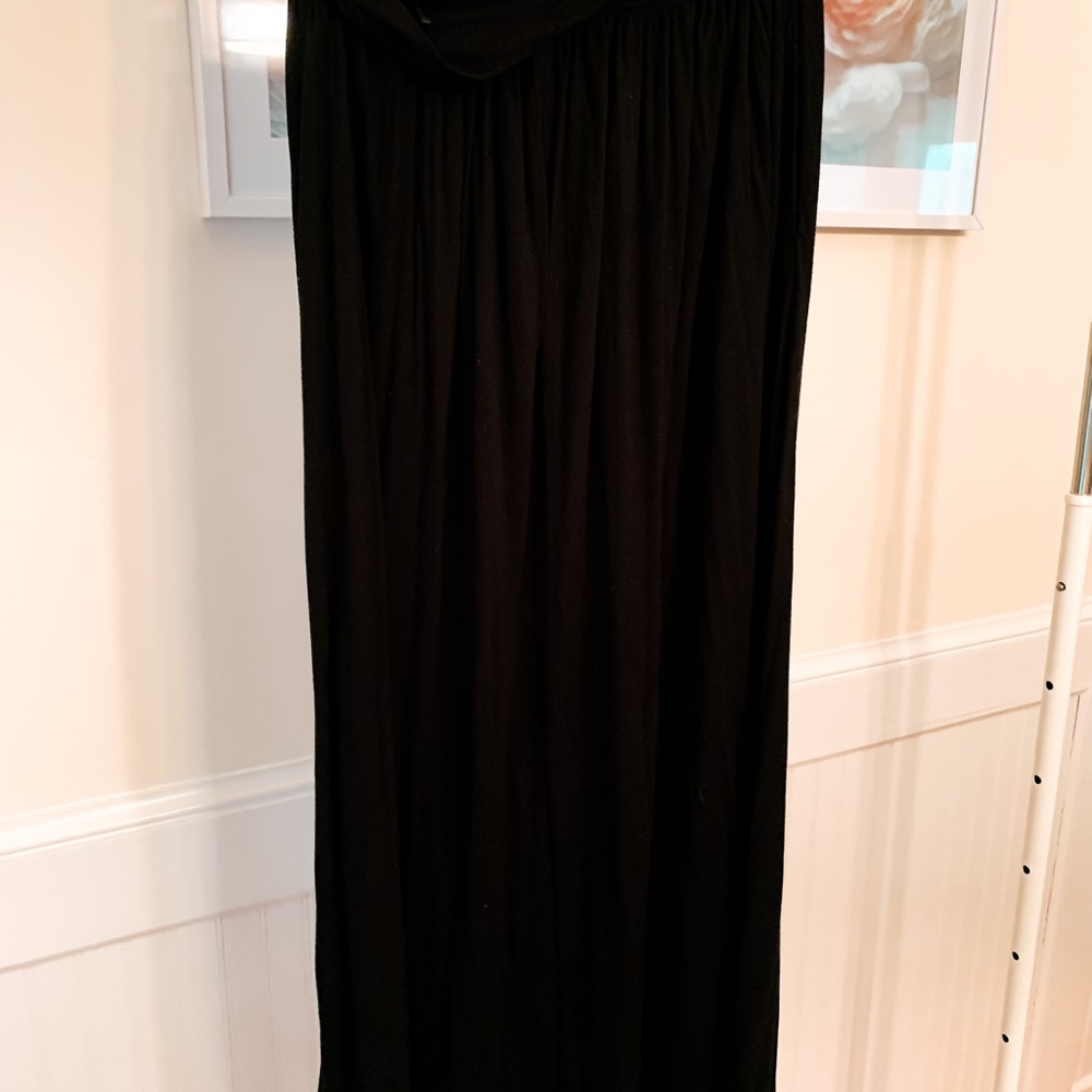 Black maxi skirt with pockets